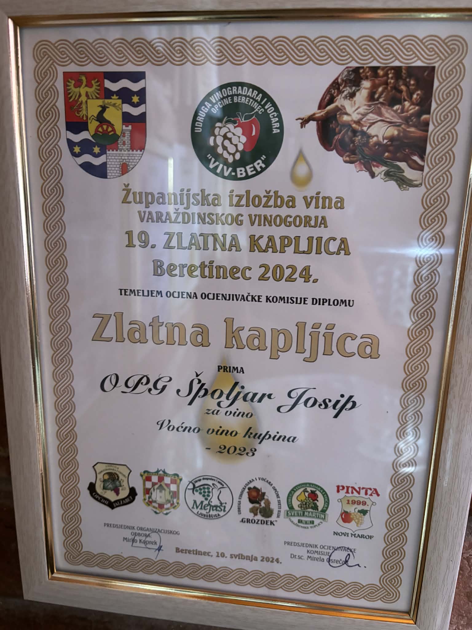 56003963 f4a5 4f94 a53b 46ca97a5b507